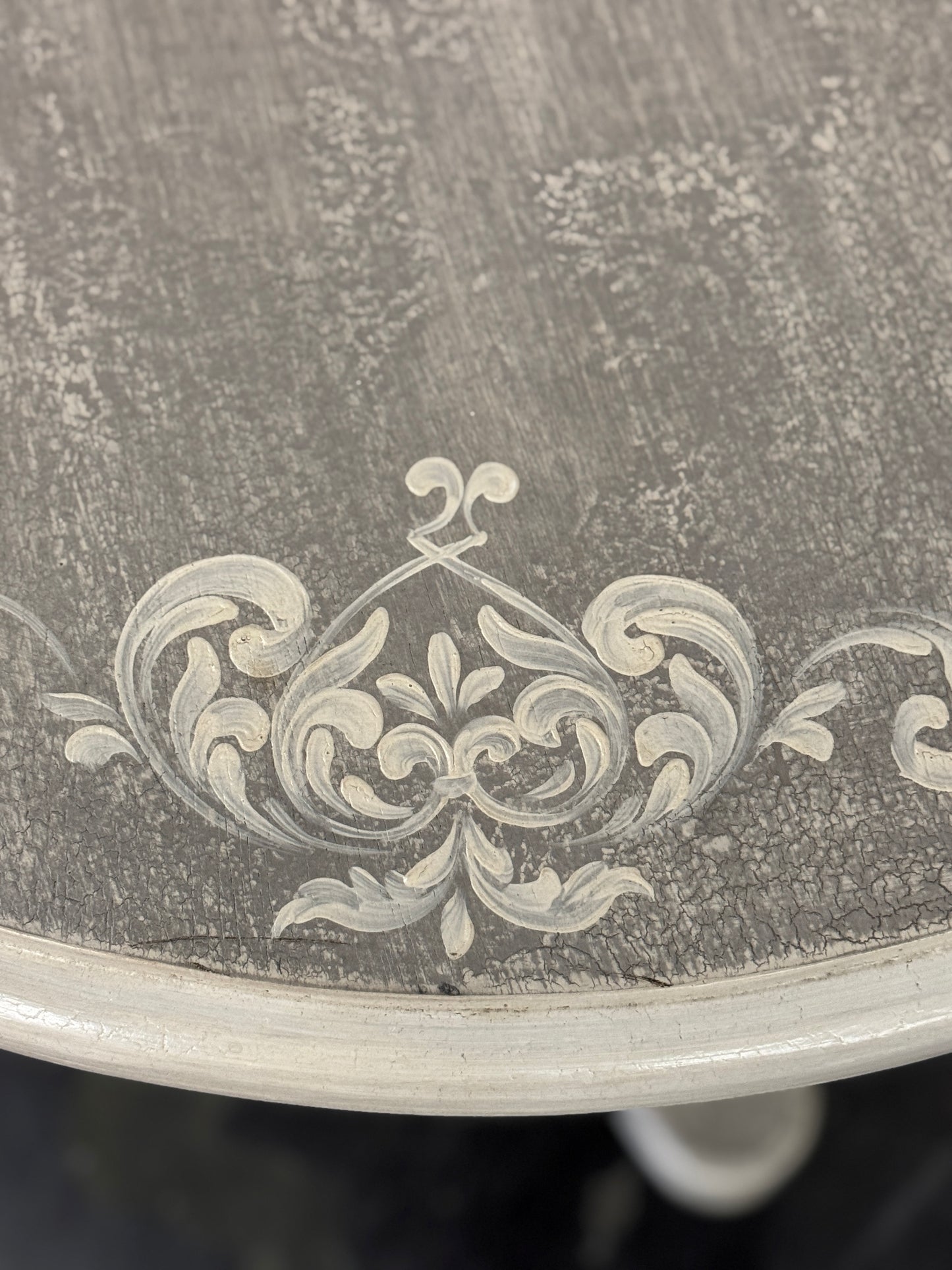 Saint-Antonin-Sur-Bayon Round Counter Height Table In Walnut, Compact 32-Inch Design