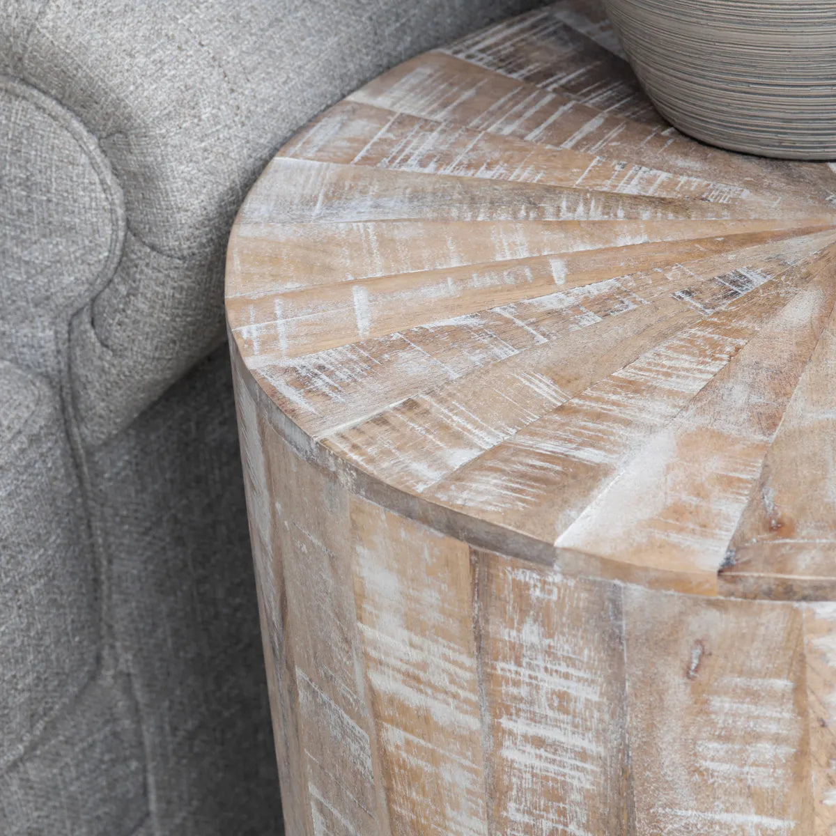 Dawnbridge End Table (Set of 2) - Round