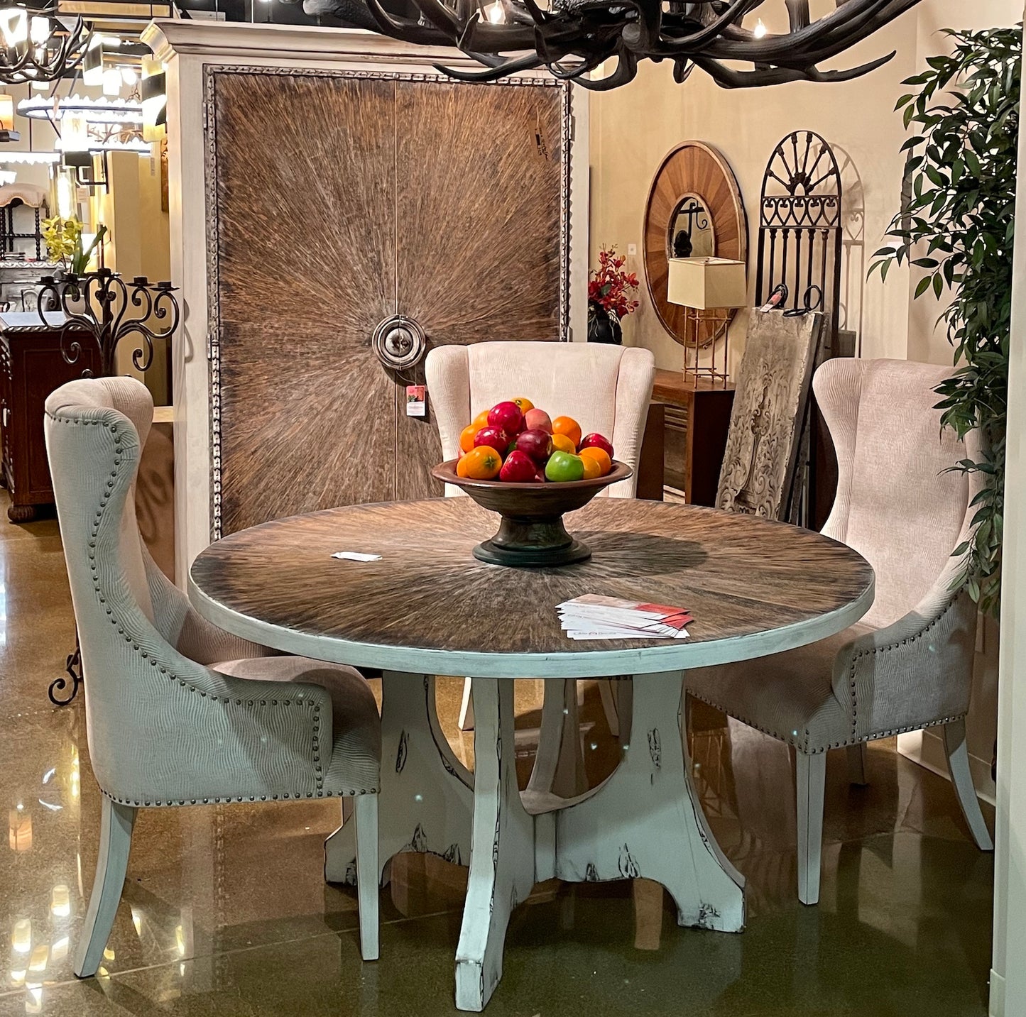 Barfleur Dining Table - Round, Weathered White, Three-arch Pedestal Base