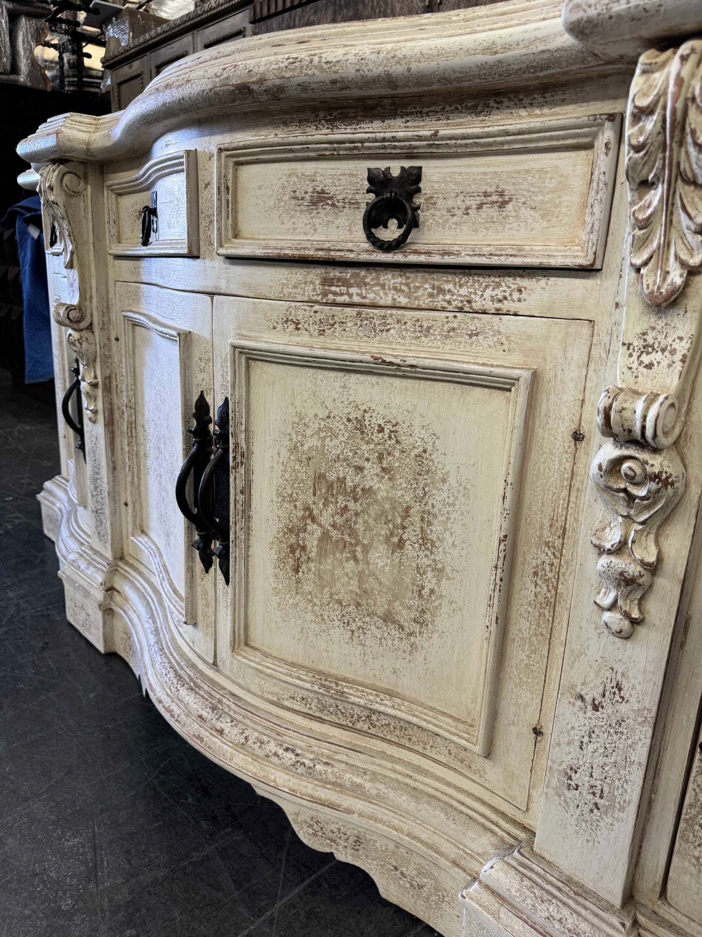 Montigny-le-Gannelon Distressed Ivory Dining Buffet Table With Timeless Craft