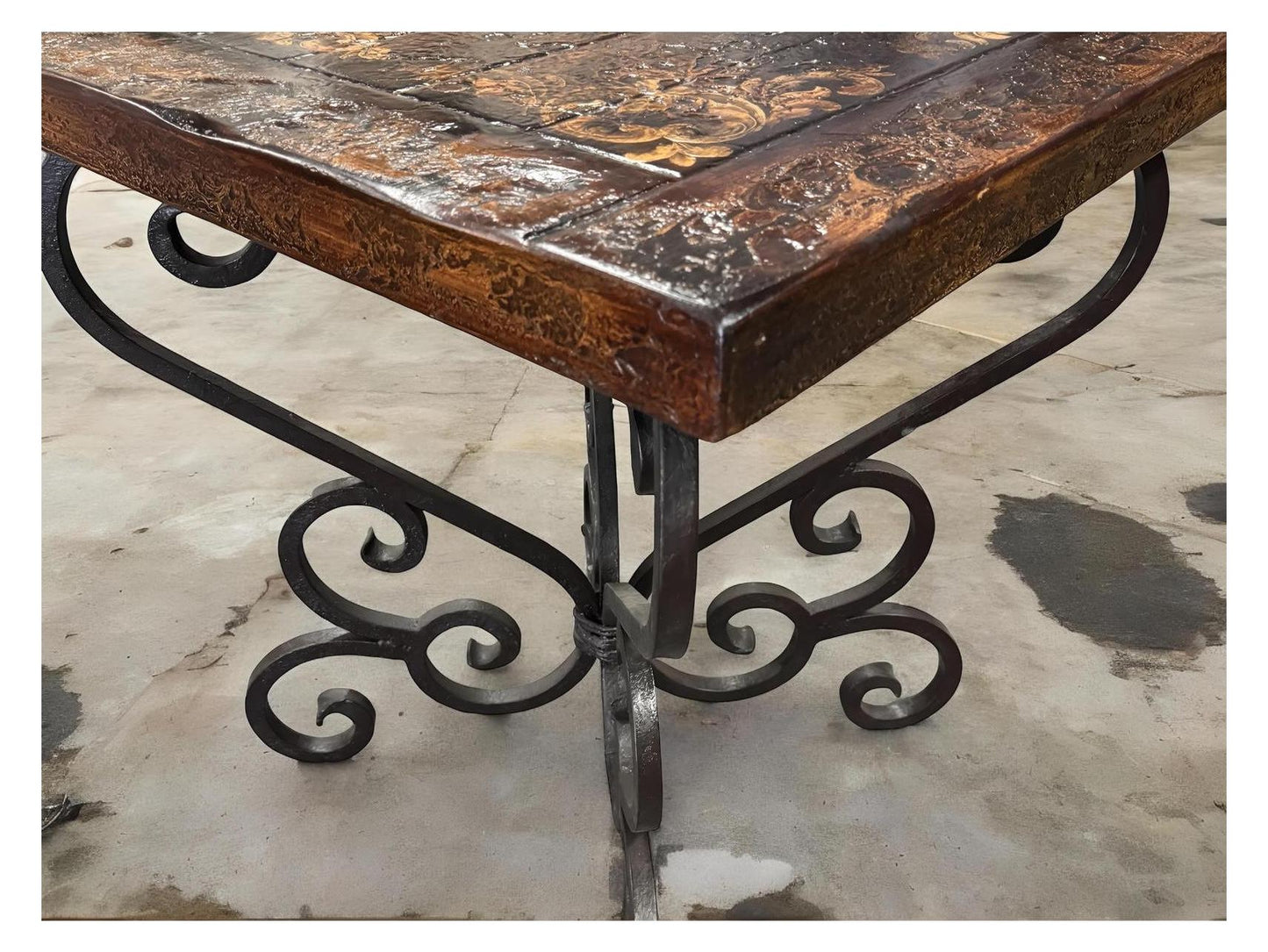 Noirmoutier-en-l’Île End Tables (2-Pack), Dark Brown, Ornate Gold-Embossed Top, Wrought Iron Scroll Base