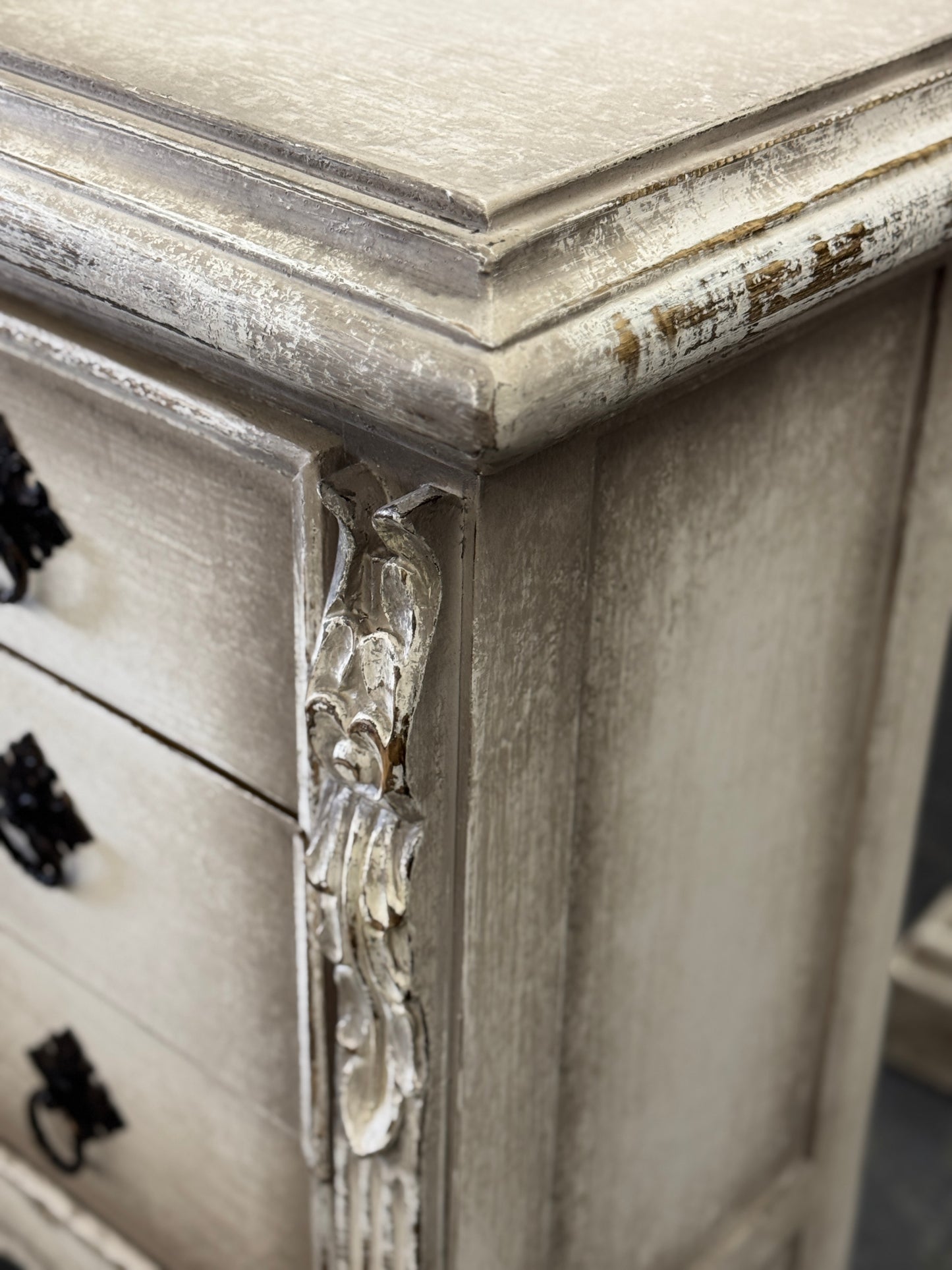 Valmer Ivory Distressed Dining Buffet Table Handcrafted 77 x 17 x 46 Elegant