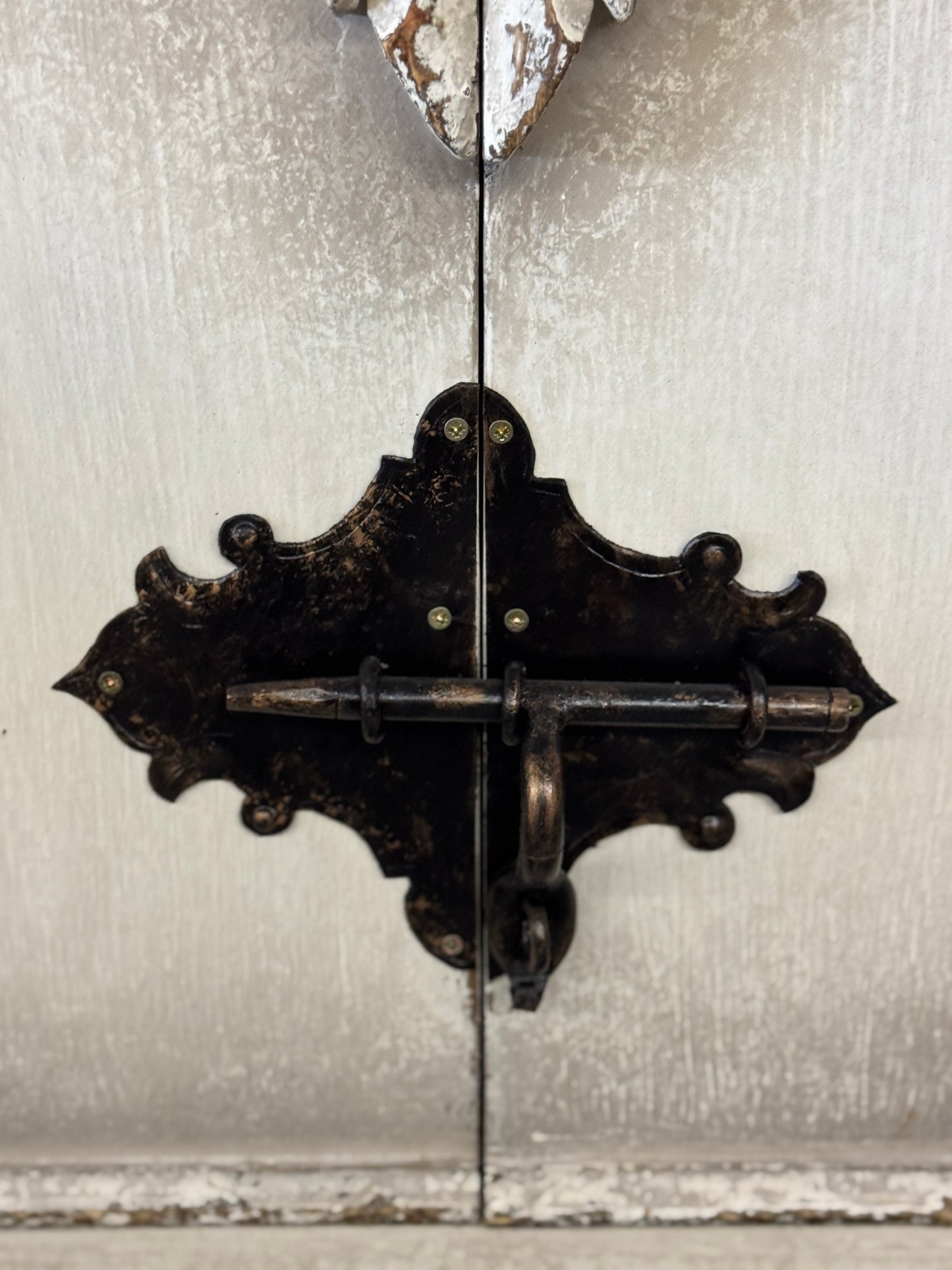 Valmer Ivory Distressed Dining Buffet Table Handcrafted 77 x 17 x 46 Elegant