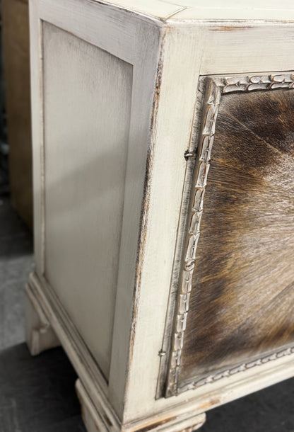 Chamerolles Ivory Handcrafted Dining Room Buffet Table In Antique Finish 19.5 x 78 x 36