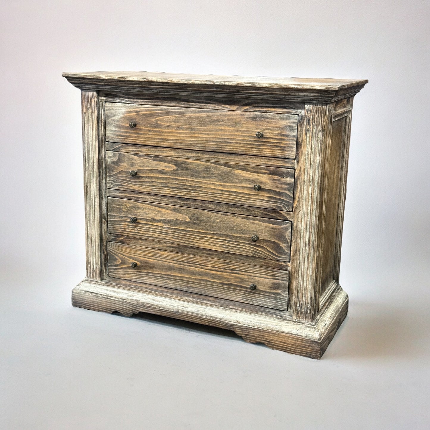 Espalion Dresser, Weathered Gray, Distressed Wood With Scalloped Apron Base And Round Knobs