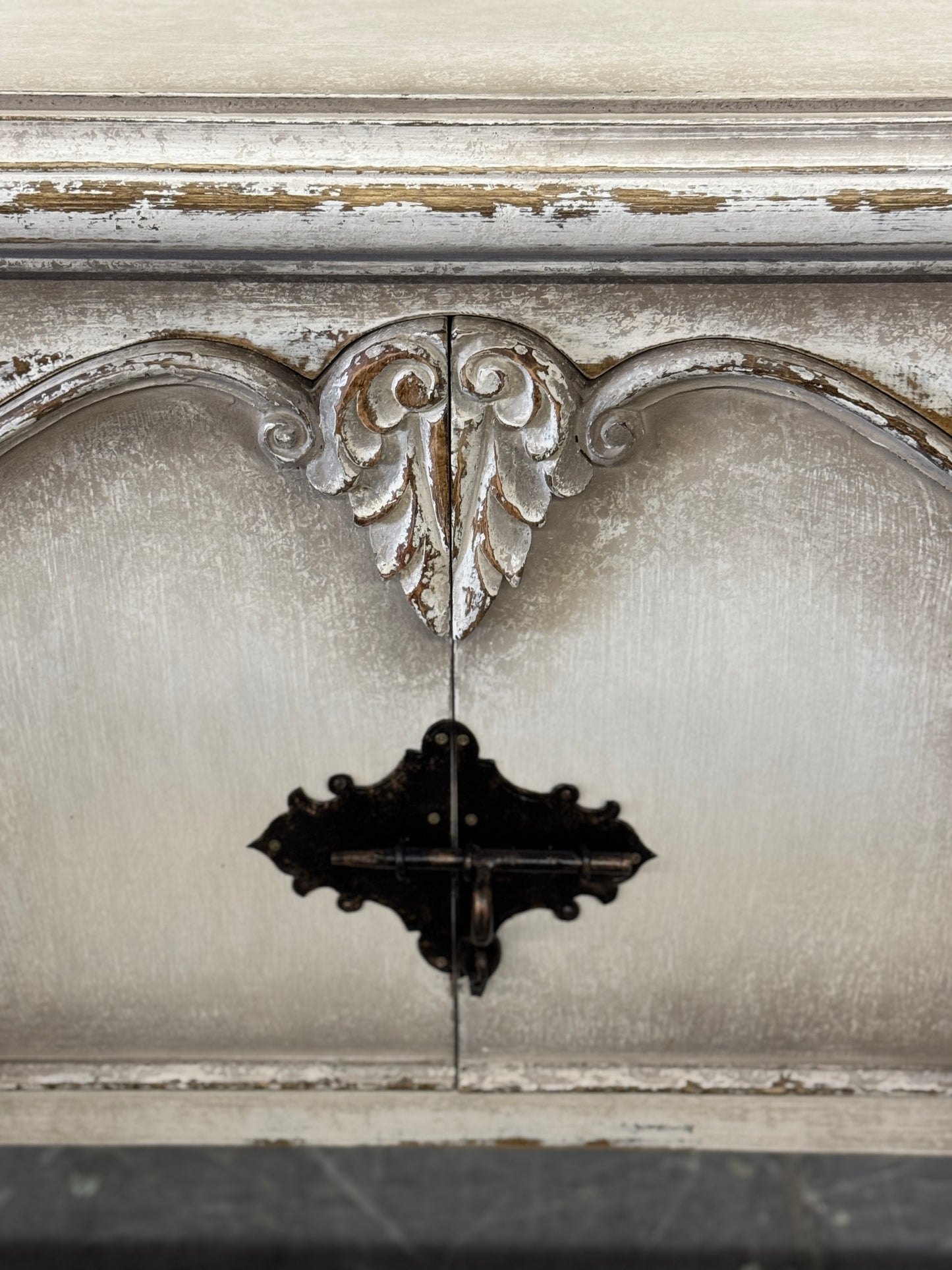 Valmer Ivory Distressed Dining Buffet Table Handcrafted 77 x 17 x 46 Elegant